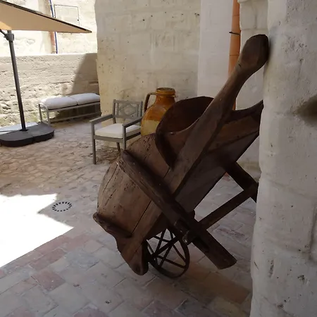 La Dimora Delle 3 Zie بيت ضيافة 4*